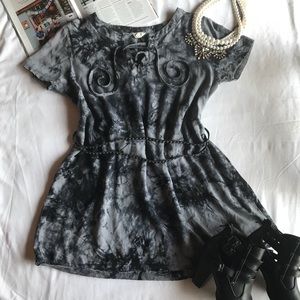 Gray and black tie-dyed tunic dress